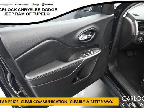 Used 2021 Jeep Cherokee Latitude FWD image 14