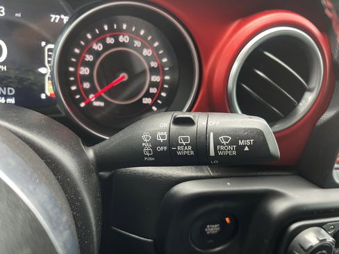 Used 2020 Jeep Wrangler Unlimited Rubicon AWD/4WD image 25