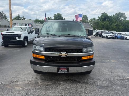 Used 2018 Chevrolet Express 3500 LT w/ LT Preferred Equipment Group RWD image 3