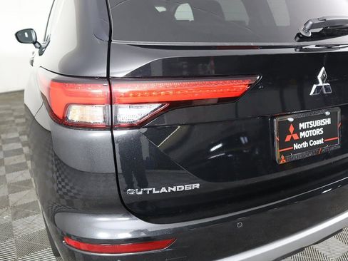 Used 2024 Mitsubishi Outlander SE image 17