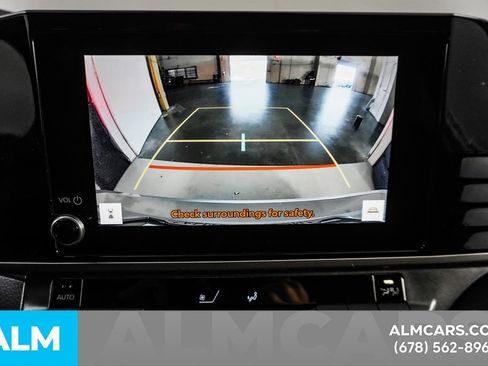 Used 2025 Toyota Camry LE image 32