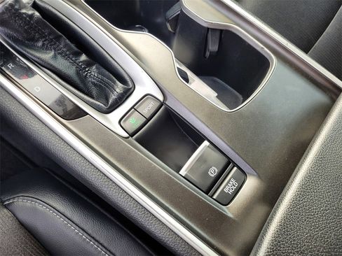 Used 2018 Honda Accord Sport image 18