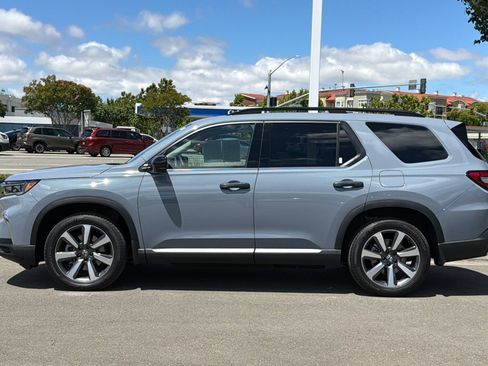 Certified 2025 Honda Pilot Touring image 7