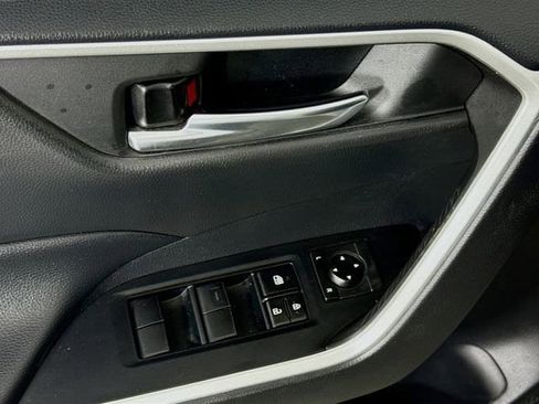 Certified 2021 Toyota RAV4 XLE w/ Carpet Mat Package (TMS) image 17