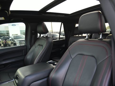 Used 2022 Ford Expedition Limited RWD image 15
