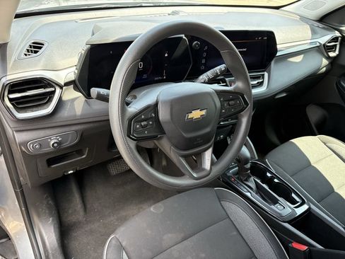 Used 2025 Chevrolet TrailBlazer LT AWD/4WD image 14