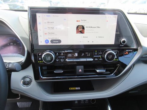 Used 2023 Toyota Highlander Limited FWD image 27