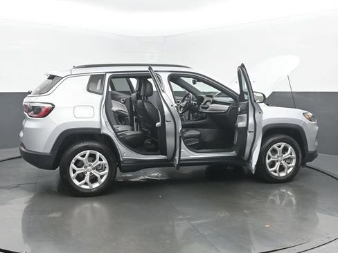 Used 2024 Jeep Compass Latitude AWD/4WD image 53