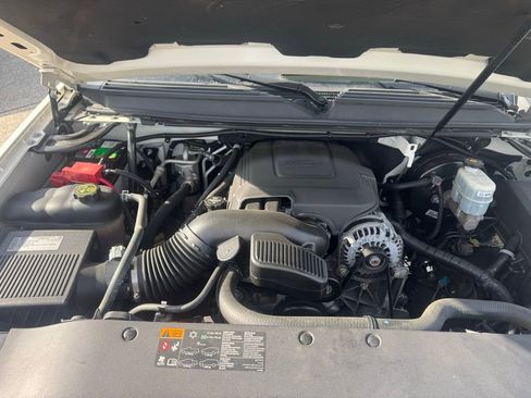 Used 2013 Cadillac Escalade Premium image 18