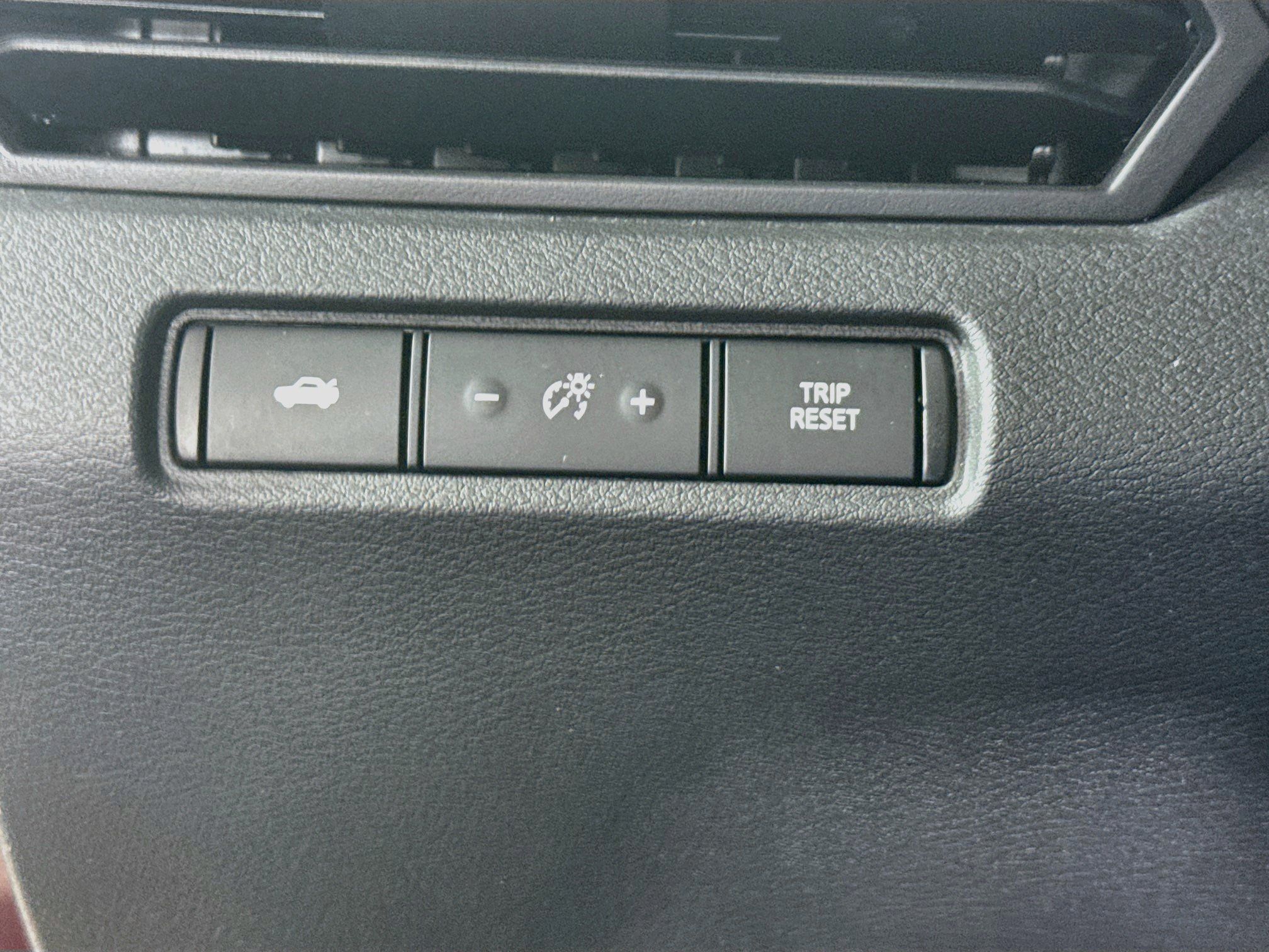 Used 2025 Nissan Altima 2.5 SV FWD image 9