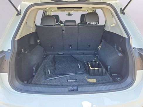 Used 2022 Volkswagen Tiguan SE AWD/4WD image 32