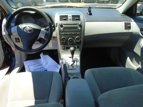 Used 2011 Toyota Corolla LE FWD image 11