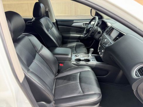 Used 2019 Nissan Pathfinder SL AWD/4WD image 13