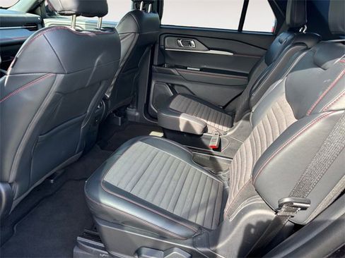 Used 2025 Ford Explorer ST-Line image 13