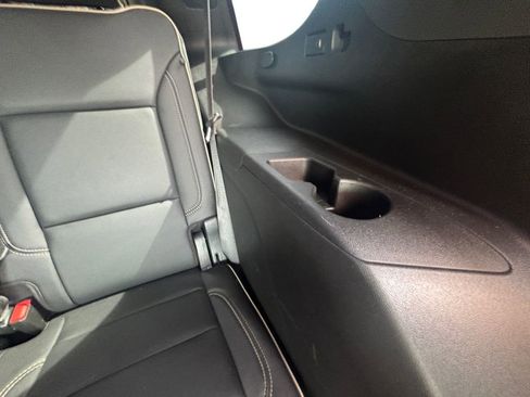 Used 2022 GMC Yukon SLT image 30