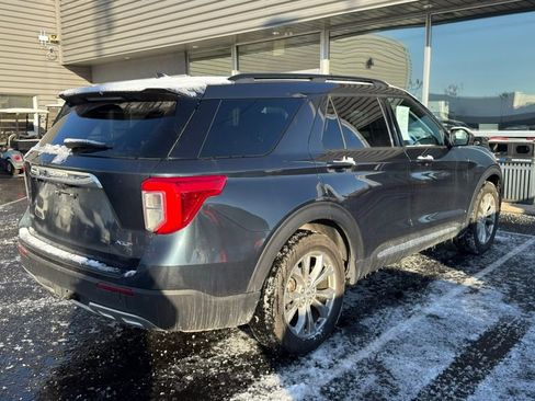 Used 2023 Ford Explorer XLT w/ Equipment Group 202A image 3