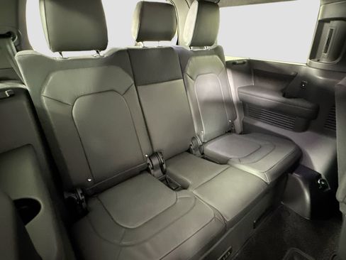 Used 2025 Land Rover Defender 130 X image 30