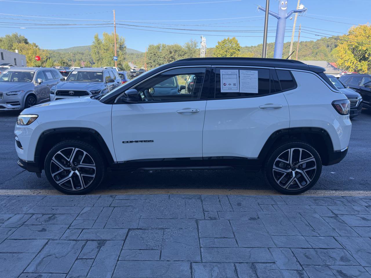 Used 2025 Jeep Compass Limited w/ Elite Group AWD/4WD image 5