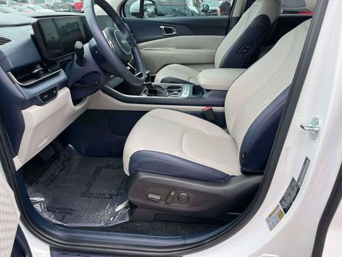 Used 2026 Kia Carnival EX FWD image 16