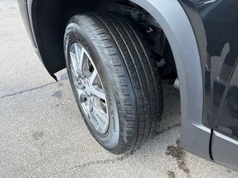 Used 2023 GMC Acadia SLE w/ Driver Convenience Package FWD image 10