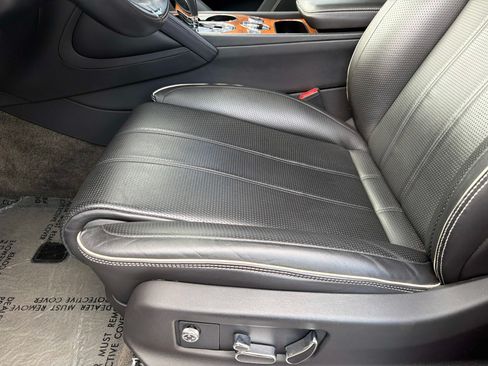 Used 2022 Bentley Bentayga AWD/4WD image 39