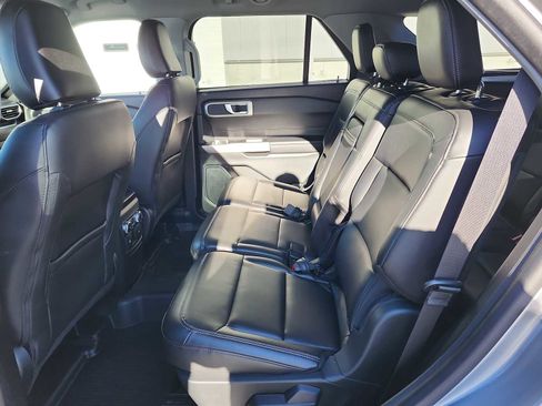 Used 2022 Ford Explorer XLT w/ Equipment Group 202A image 15