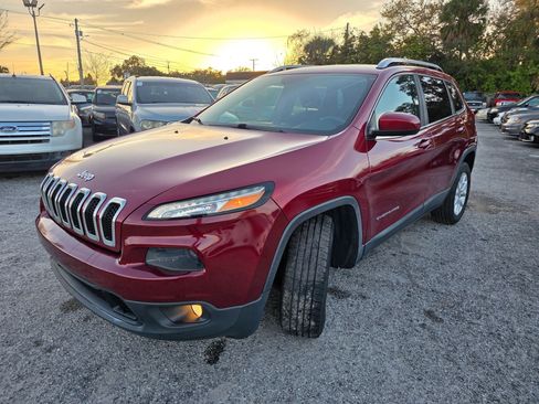 Used 2017 Jeep Cherokee Latitude image 3