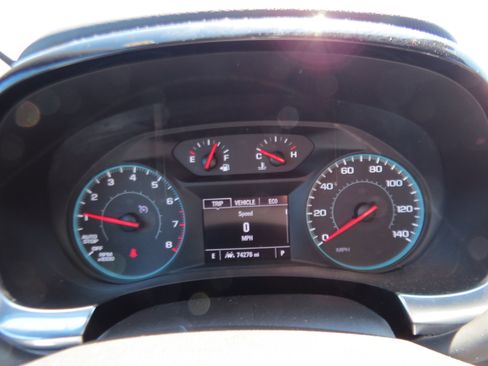 Used 2022 Chevrolet Traverse LT FWD image 22