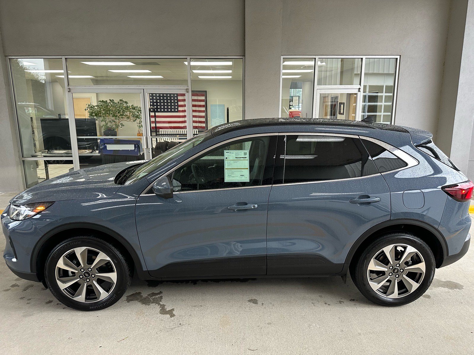 Certified 2024 Ford Escape Platinum w/ Premium Technology Package AWD/4WD image 4