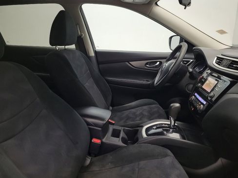 Used 2016 Nissan Rogue SV w/ SV Family Package image 21
