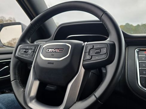 Used 2024 GMC Yukon XL SLT image 16