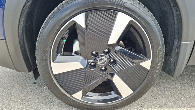 Certified 2025 Nissan Kicks SR FWD image 25
