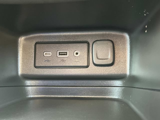 Used 2023 Chevrolet Equinox RS w/ LPO, Floor Liner Package FWD image 35