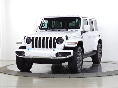 Used 2023 Jeep Wrangler Unlimited Sahara AWD/4WD image 3