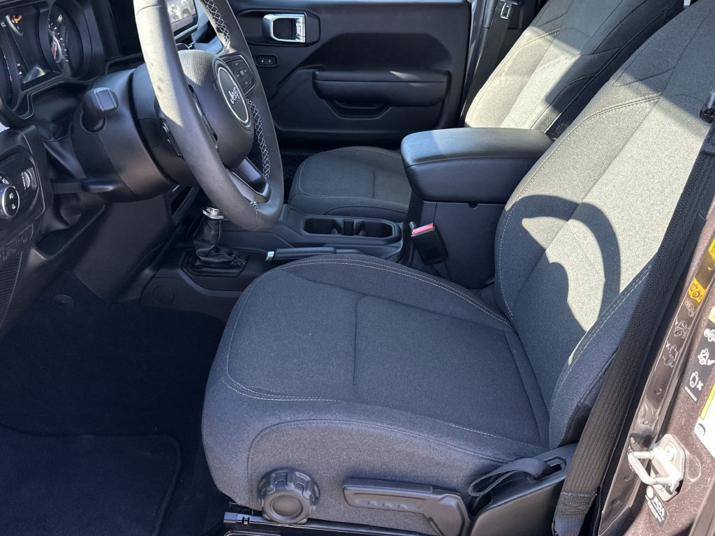 Used 2025 Jeep Gladiator Sport AWD/4WD image 14