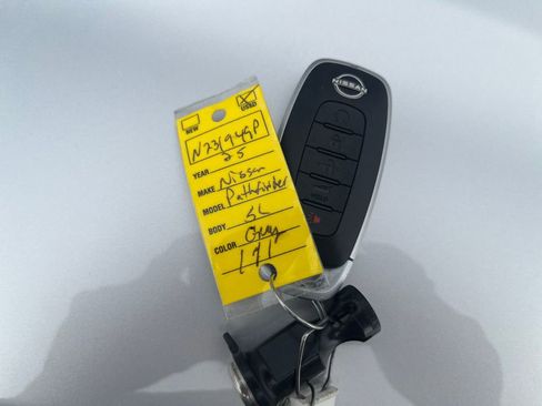 Used 2025 Nissan Pathfinder SL FWD image 31