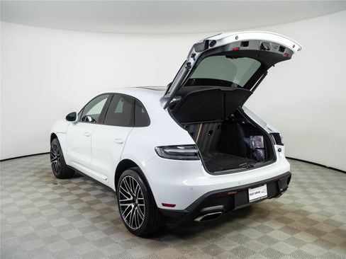 New 2026 Porsche Macan Turbo AWD/4WD image 33