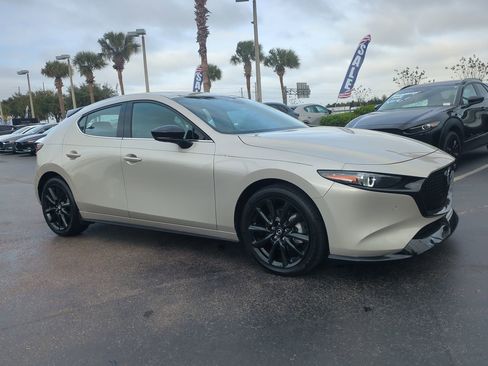 Used 2025 MAZDA MAZDA3 Hatchback w/Premium Plus Pkg image 2