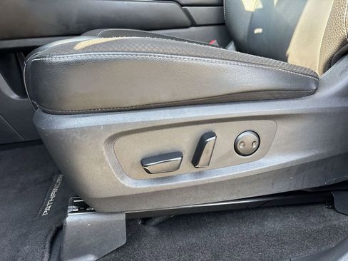 Used 2024 Nissan Pathfinder SL AWD/4WD image 14