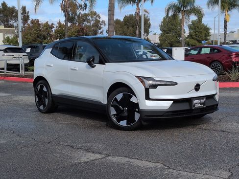 Used 2025 Volvo EX30 Ultra w/ Protection Package Premier image 2