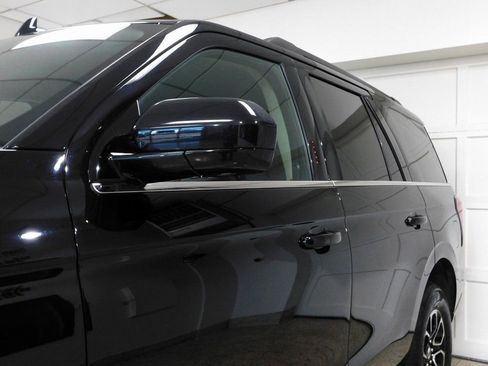 Used 2024 Ford Expedition XLT image 19