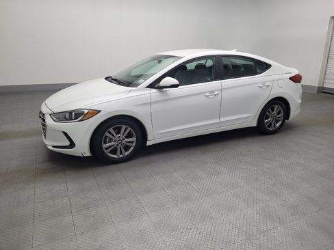 Used 2017 Hyundai Elantra SE image 2