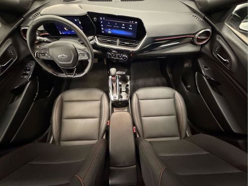 Used 2024 Chevrolet Trax RS w/ Sunroof Package FWD image 39