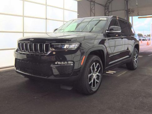 Used 2025 Jeep Grand Cherokee Limited w/ Luxury Tech Group II RWD image 6