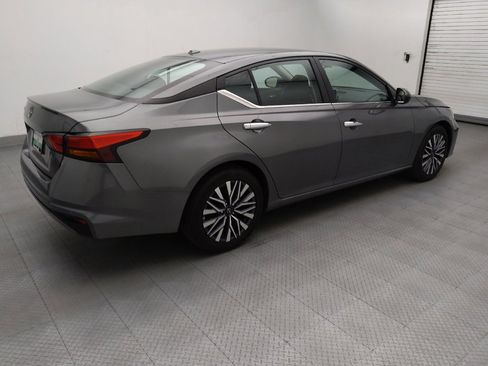 Used 2025 Nissan Altima 2.5 SV FWD image 10