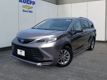 Used 2021 Toyota Sienna LE
