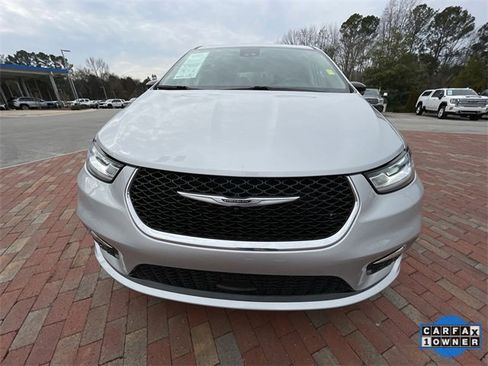 Used 2024 Chrysler Pacifica Touring-L image 27