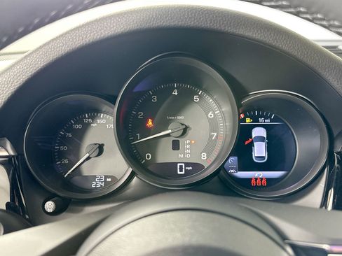 Certified 2025 Porsche Macan image 19