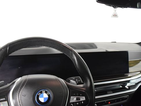 Used 2025 BMW X5 xDrive50e image 10