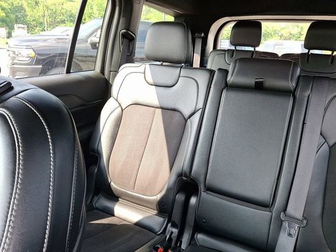 Used 2023 Jeep Grand Cherokee L Laredo AWD/4WD image 19